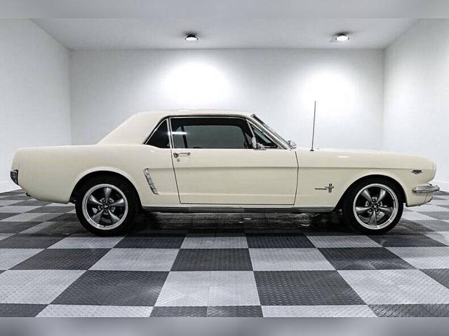 Ford Mustang image 8