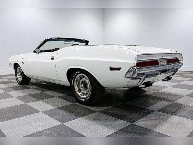 Dodge Challenger image 2