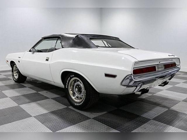 Dodge Challenger image 9