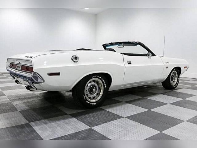 Dodge Challenger image 6