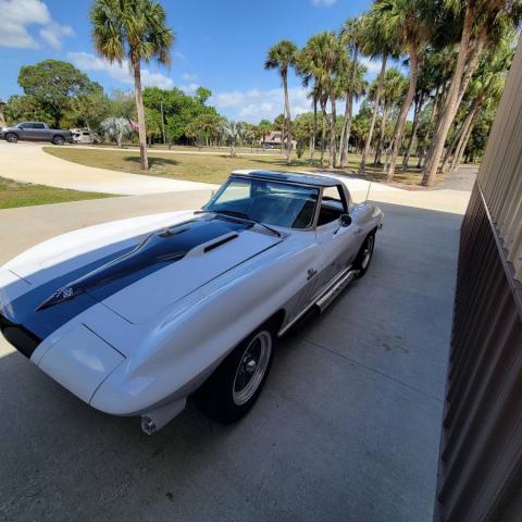 Chevrolet Corvette image 5