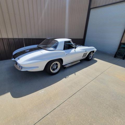 Chevrolet Corvette image 2