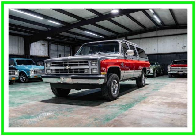 Chevrolet Suburban 4x4 image 2