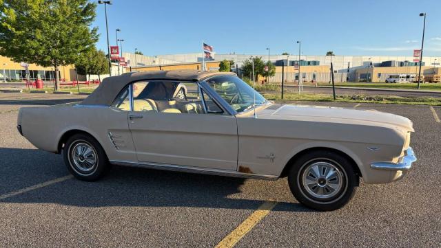 Ford Mustang Convertible image 7