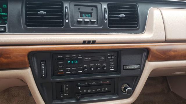 Ford Crown Victoria image 6