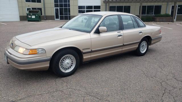 Ford Crown Victoria image 4