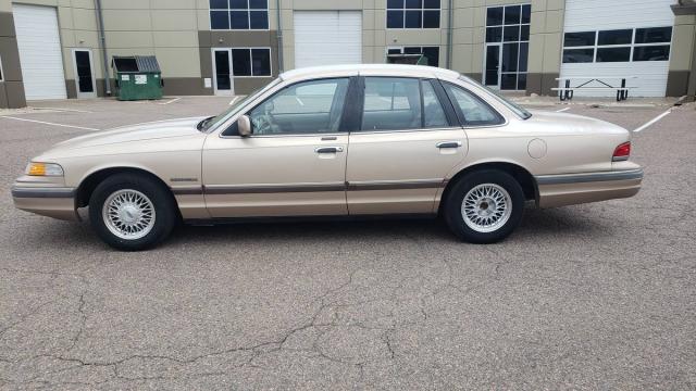 Ford Crown Victoria image 2
