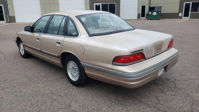 Ford Crown Victoria image 1