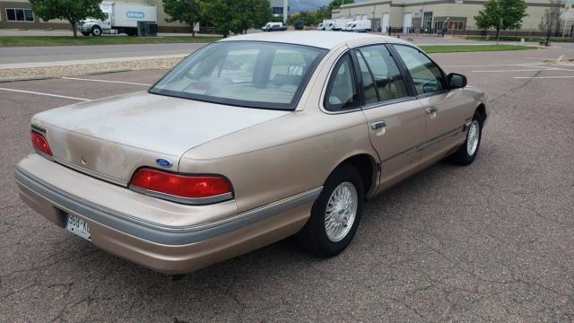 Ford Crown Victoria image 8