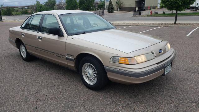 Ford Crown Victoria image 5
