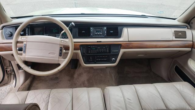 Ford Crown Victoria image 9