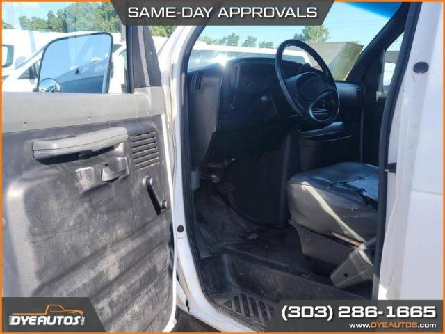 Ford E-350 image 8