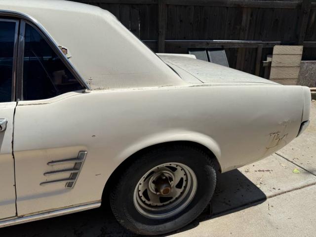 Ford Mustang image 7
