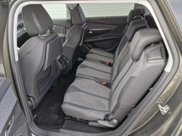 Peugeot 5008 image 1
