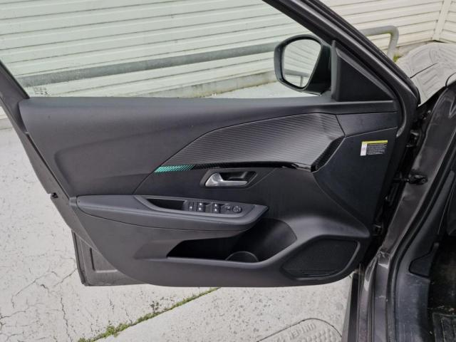 Peugeot 208 image 9