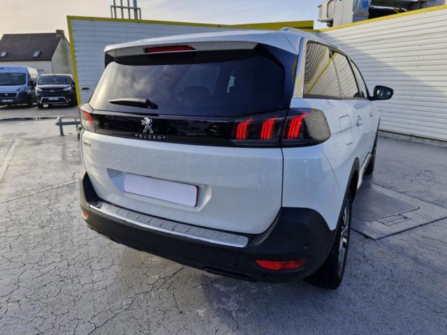 Peugeot 5008 image 2