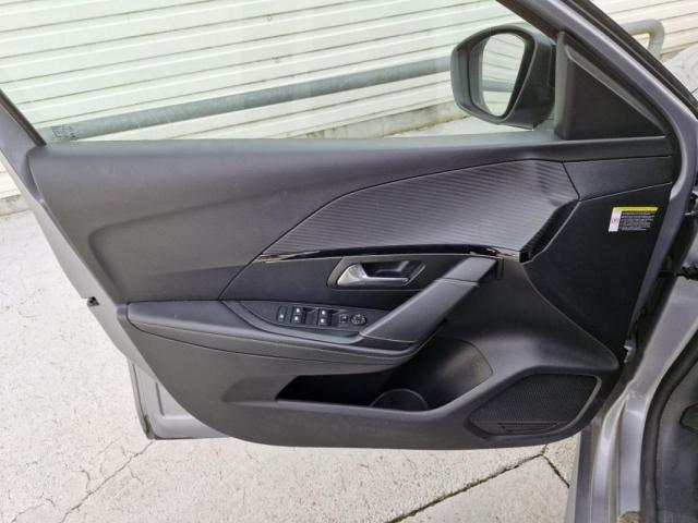 Peugeot 208 image 8