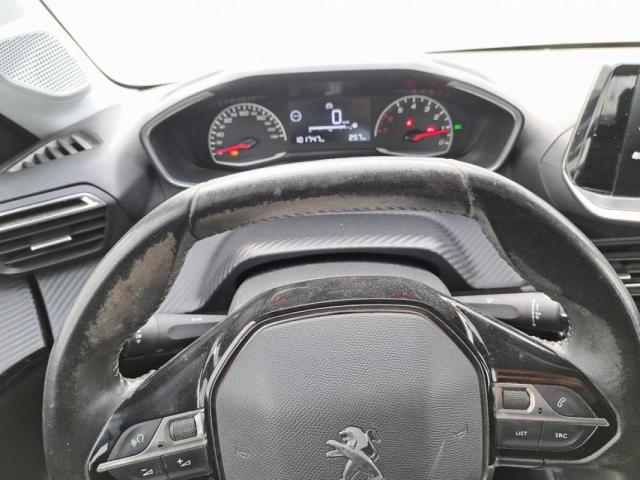 Peugeot 208 image 8
