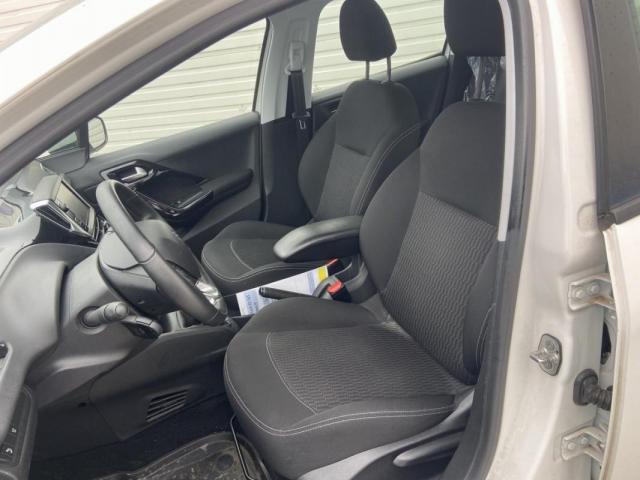 Peugeot 208 image 4