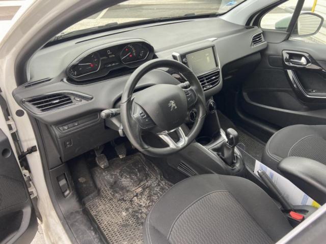 Peugeot 208 image 2