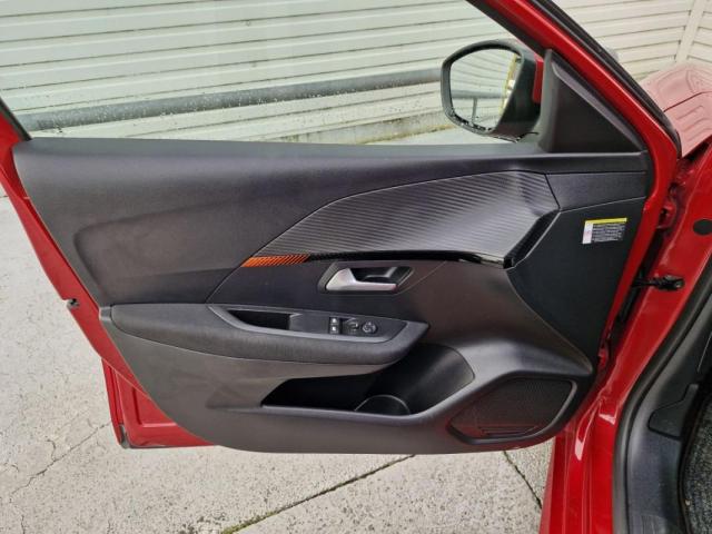 Peugeot 208 image 2
