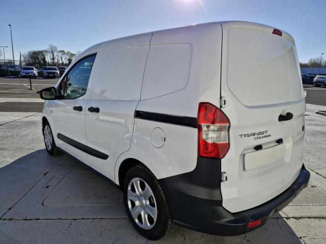 Ford Transit Courier image 2