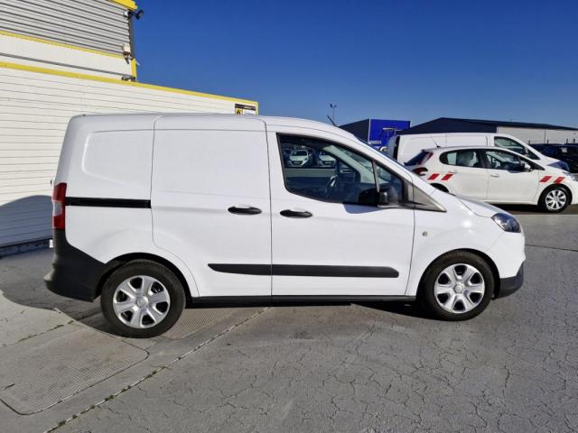 Ford Transit Courier image 8