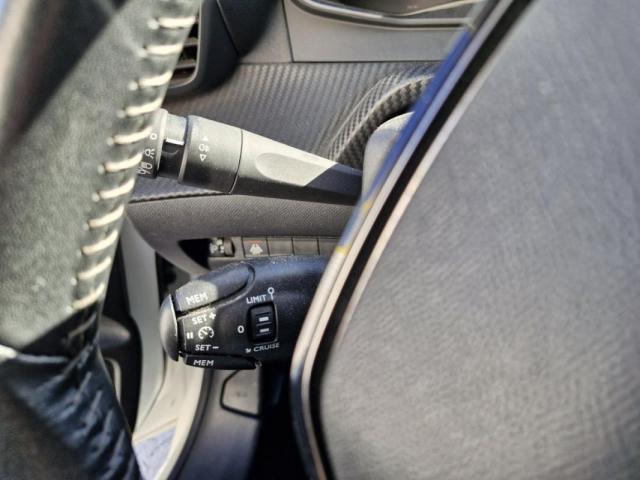 Peugeot 208 image 9