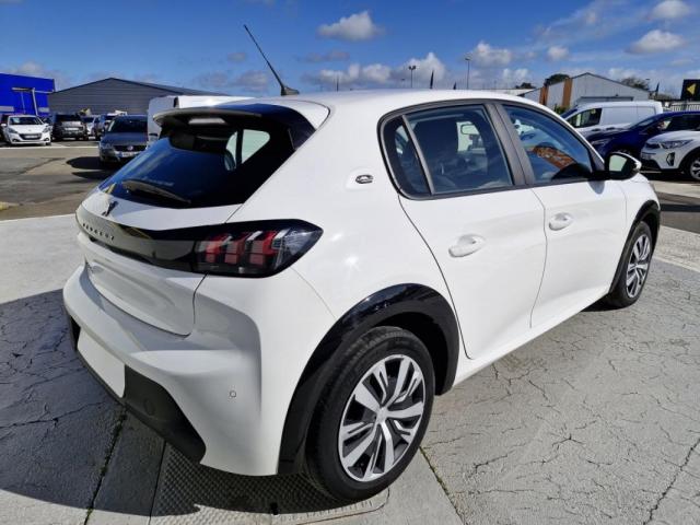 Peugeot 208 image 8