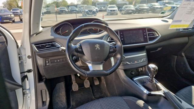 Peugeot 308 image 9