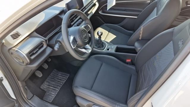 Jeep Avenger image 6