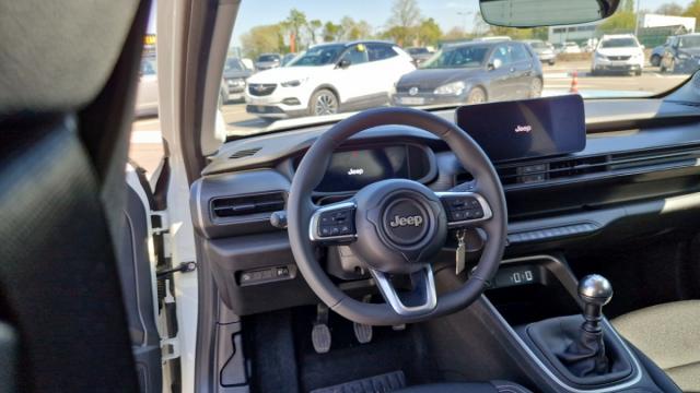 Jeep Avenger image 8