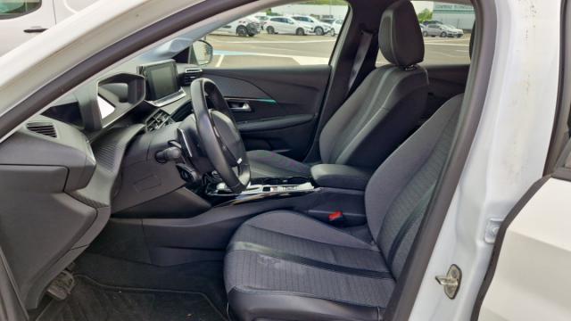 Peugeot 208 image 8