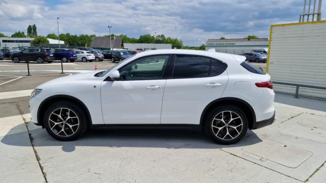 Alfa Romeo Stelvio image 7