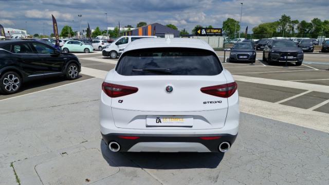 Alfa Romeo Stelvio image 9