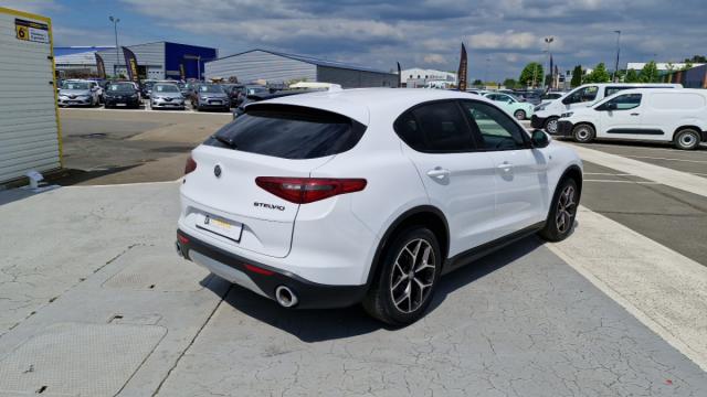 Alfa Romeo Stelvio image 1