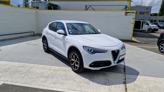 Alfa Romeo Stelvio image 5