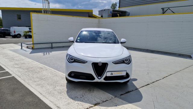 Alfa Romeo Stelvio image 2