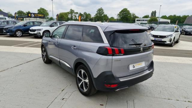 Peugeot 5008 image 1