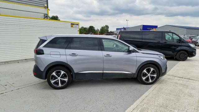 Peugeot 5008 image 8