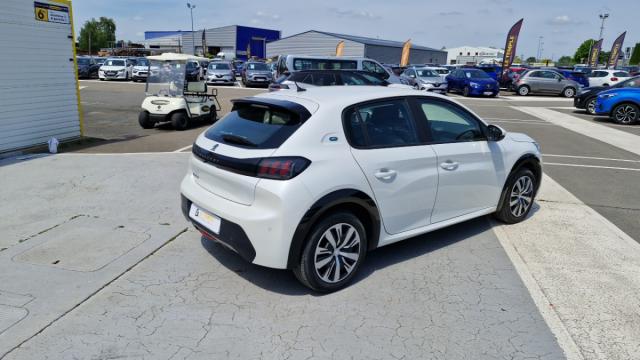 Peugeot 208 image 2