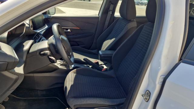 Peugeot 208 image 8