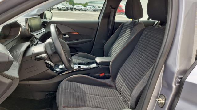Peugeot 208 image 8