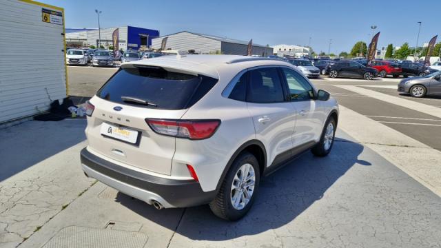 Ford Kuga image 5
