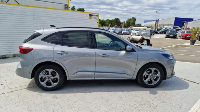Ford Kuga image 3