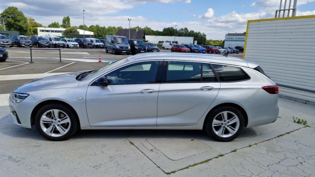Opel Insignia Sports Tourer image 2