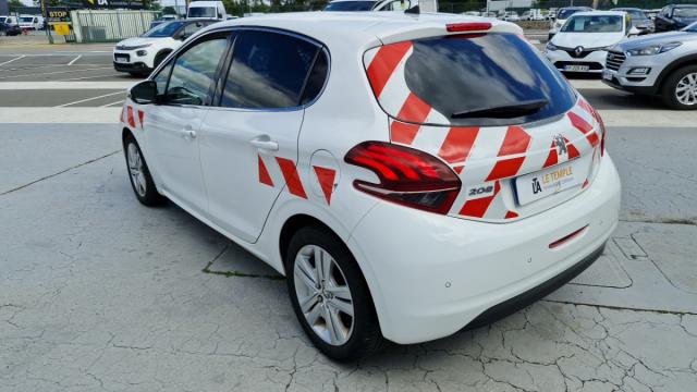 Peugeot 208 image 9