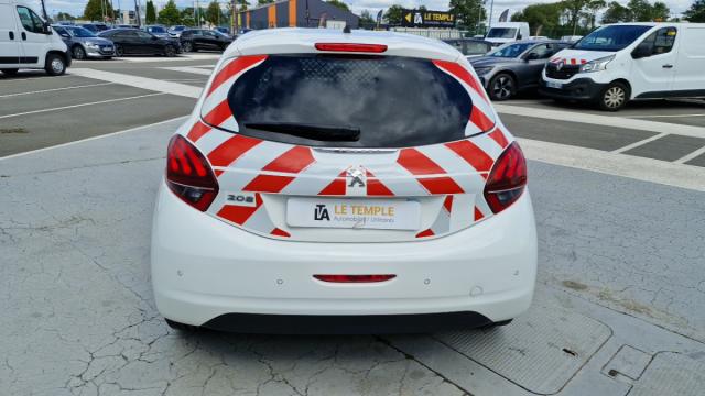 Peugeot 208 image 8