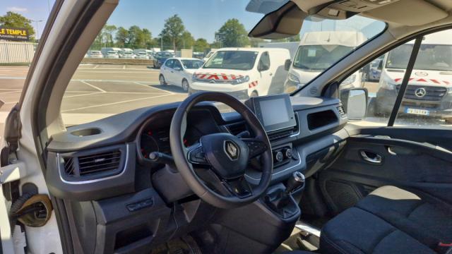 Renault Trafic image 2
