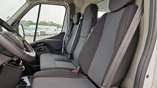 Renault Master image 2